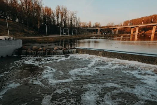 儋州市洋浦经济开发区污水治理方案 - 政策合规与设备选型关键指标