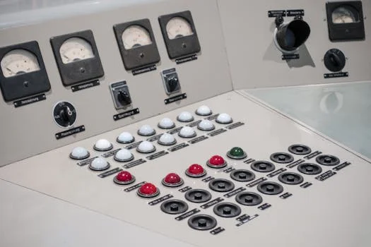 乳化油废水自动化控制方案 - 三、主流设备选型对比：MVR蒸发 vs 溶气气浮