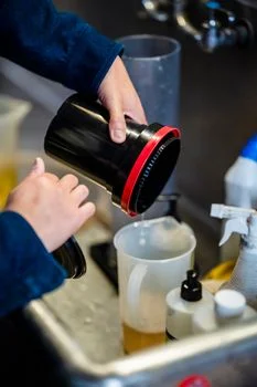 氢氟酸废水两级化学沉淀工艺 - 反应池容积与搅拌系统设计：工程计算公式与设备选型