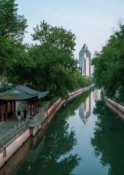 郑州市新郑市污水治理方案 - 2025年达标路径：设施建设与运维保障